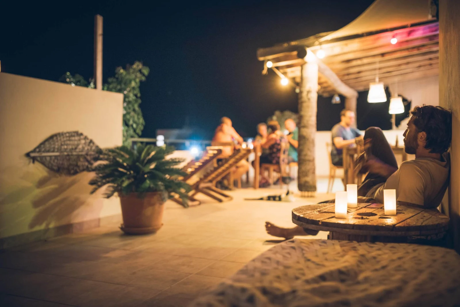 The roof-top restaurant of Casa Strela at night